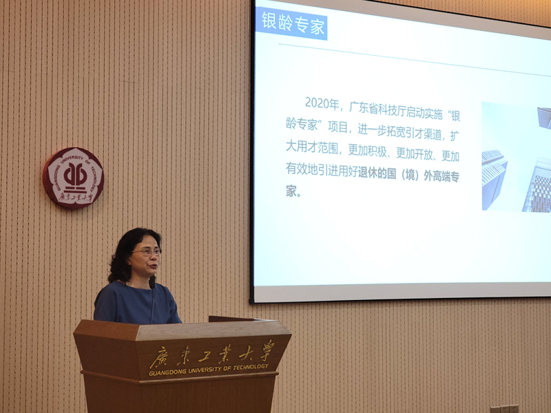 省科技厅专家处二级调研员薛青宣讲.jpg